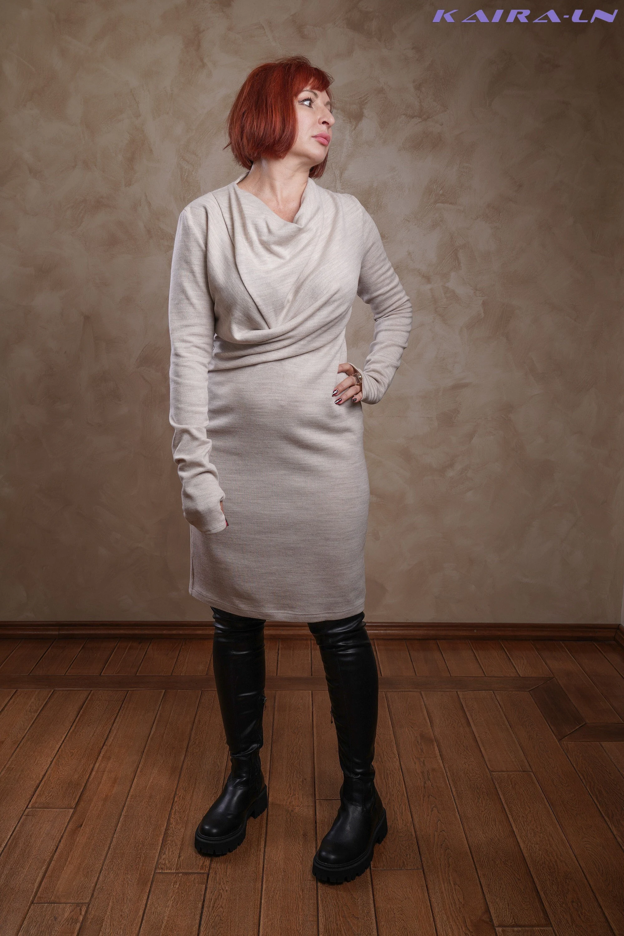 Елегантна рокля с дълъг ръкав и индивидуално прилягане